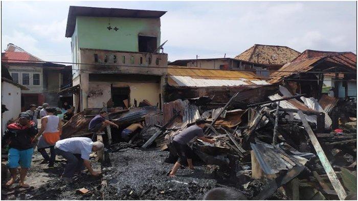 Kebakaran di Jalan Merdeka Jumat Dini Hari, Satu Rumah Panggung dan Kios Penjahit Hangus