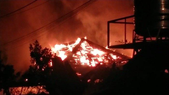 Kronologi Kebakaran Simpang Kades, Api Muncul Dari Ruang Tamu, Kerugian Ditaksir Rp 500 juta