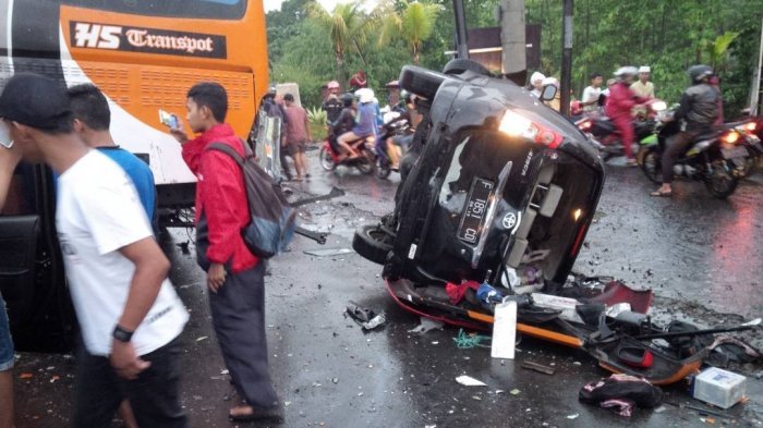 Kecelakaan Maut di Puncak Bogor : Tak Terkendali, Bus Pariwisata itu Tabraki Mobil dan Motor