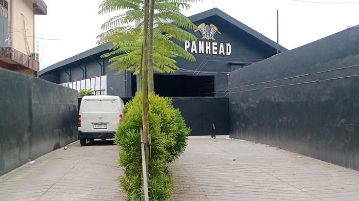 TKP -  Pan Head Palembang, lokasi tempat seorang anggota TNI tewas ditembak sesama TNI, Sabtu (15/5/2026) dini hari. Lokasi di gerbang nampak sepi.