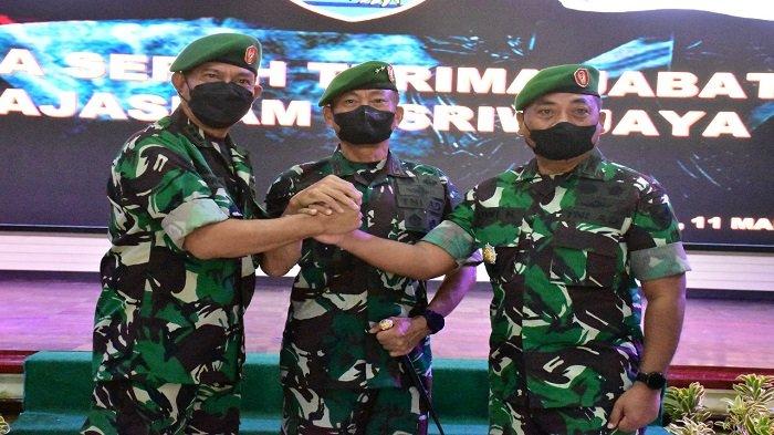 Porno raqslarni tomosha qiling