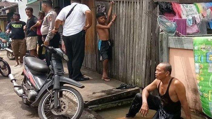 Balita 2,5 Tahun Mendadak Hilang, Nenek Syok Temukan Sosoknya Didalam Parit Depan Rumah Tak Bernyawa
