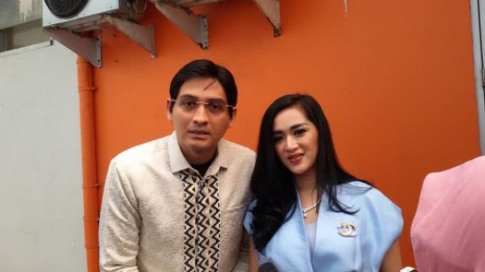 Panggil Suami Orang dengan Panggilan Sayang, Dewi Sanca Dilabrak