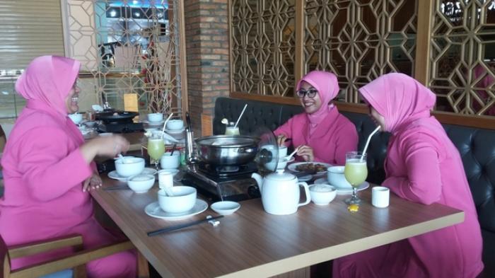 Masak dan Rebus Sendiri Makananmu Sesuai Selera di Restoran Ini