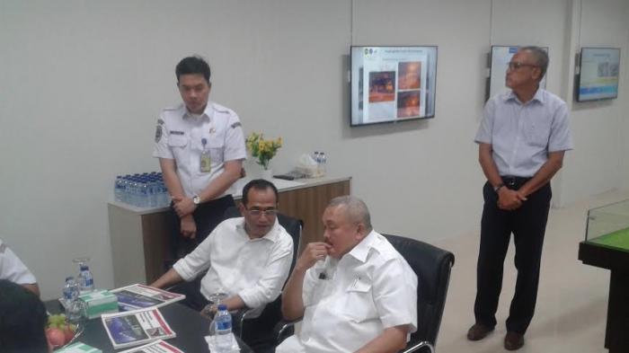 Menteri Perhubungan Tinjau Pembangunan LRT