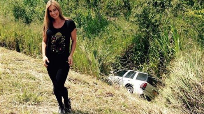 Gara-gara Berfantasi Seks Saat Nyetir Mobil, Model Cantik Ini Terjun ke Jurang