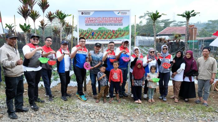 Peringati Hari Listrik Nasional, Kilang Pertamina Plaju Dorong Akses Energi Bersih di Sumsel