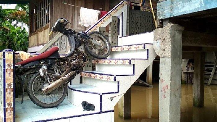 Motor Sering Tidak Terpakai, Warga Langganan Banjir di Muratara Ini Punya Perahu