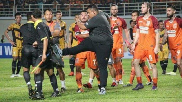 Terus Dapat Kritikan Termasuk Oleh Pelatih SFC, ISC Siapkan 20 Wasit Baru