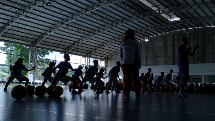 Pelatih NBA Junior Berikan Motivasi Siswa Palembang Jadi Pebasket Profesional