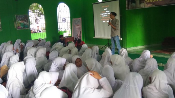 Tim Gen Mellennial Sambangi SMA Negeri 22