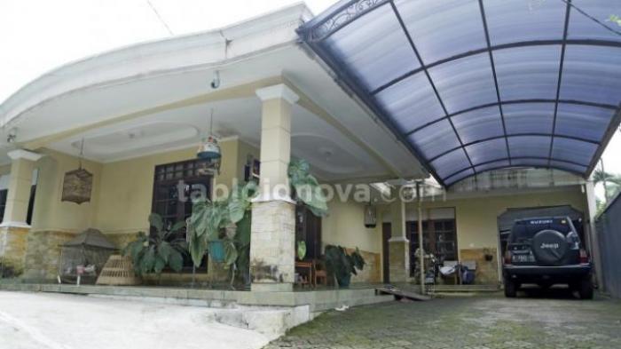 Kembangkan Kasus Gatot, Polisi Geledah Rumah Gatot di Sukabumi