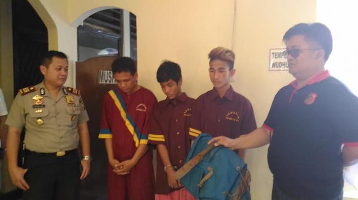 Awalnya Cuma Nongkrong, Tiga Pria Ini Akhirnya Bobol Rumah Warga