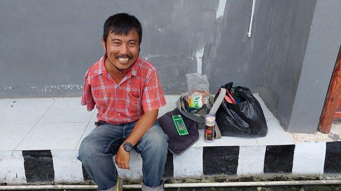 Cerita Pedagang Keliling Disabilitas di OKU Timur, Tetap Semangat Meski Kadang Dapat Rp 10 Ribu