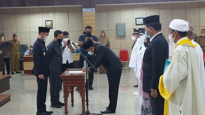 Pelantikan Pejabat Eselon OKU Timur, Sopiyanhadi Jadi Kadin Perpustakaan