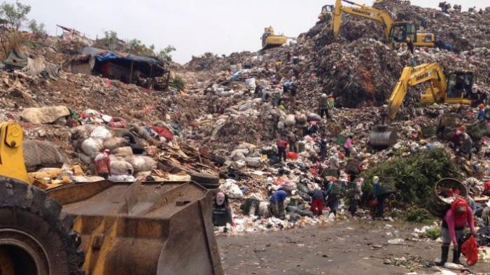 Cerita Pemulung yang Temukan Emas, Ponsel, hingga Uang Rp 9 Juta