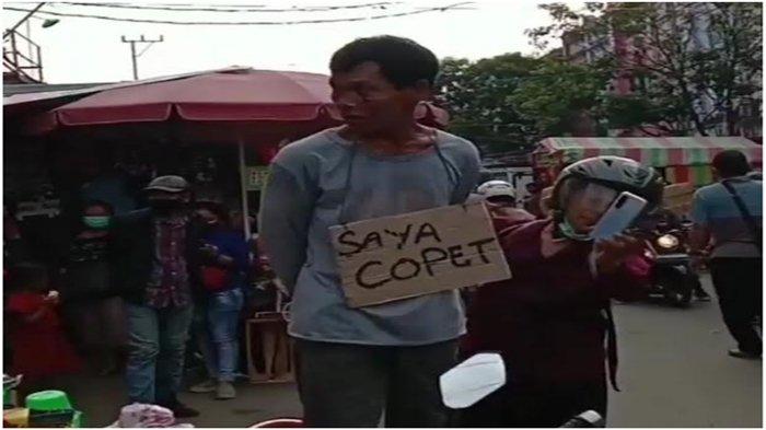 Dipergoki Beraksi di Pasar 16 Ilir, Pria di Palembang Dihukum Berdiri Sambil Bawa Tulisan SAYA COPET