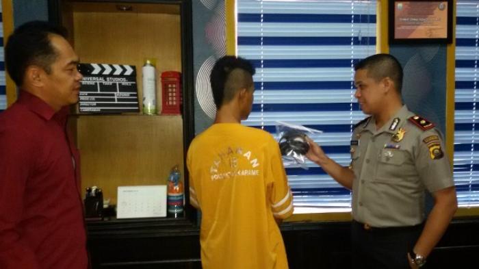 Mau Beli Tidak Ada Uang Pelajar Mencuri Pakai Topeng