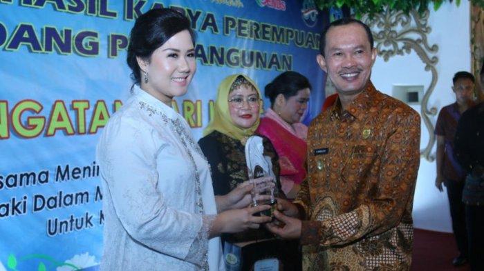 Peringatan Hari Ibu ke-90, Pemkot Palembang Berikan Penghargaan Kepada Wanita Inspiratif