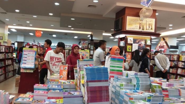 Beli Empat Komik Gratis Satu di Gramedia