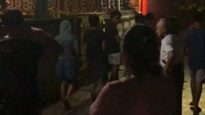 Aksi Emak-emak Bubarkan Remaja yang Sedang Perang Sarung di Hari Puasa Pertama, Portal Ditutup