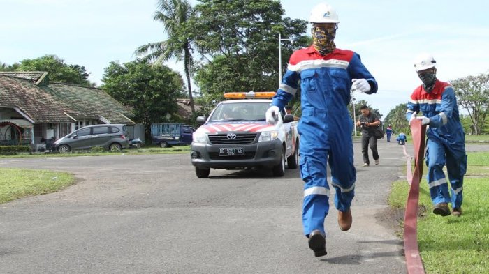 Beginilah Aksi Pemecahan Rekor Muri Selang Terpanjang Lima Kilo Meter - pertamina-muri-4_20170408_155457.jpg