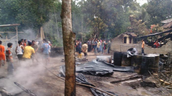 Diduga Konseliting Mesin Penyedot Air, Rumah Milik Putra Hangus Dilalap Api