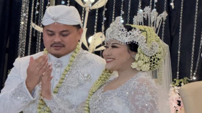 SUAMI BOIYEN - Pernikahan Boiyen dan Rully Anggi Akbar, Sabtu (15/11/2025). Rully merupakan seorang akademisi.