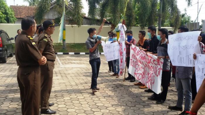 Mahasiswa Minta Tuntaskan Korupsi di OKU Timur