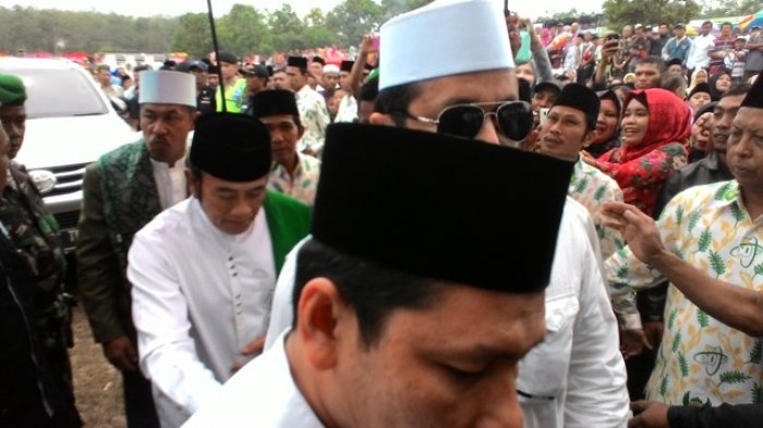 Ribuan Warga Antusias Tunggu Sang Raja Dangdut, Rhoma Irama, Padahal Bukan Mau Manggung