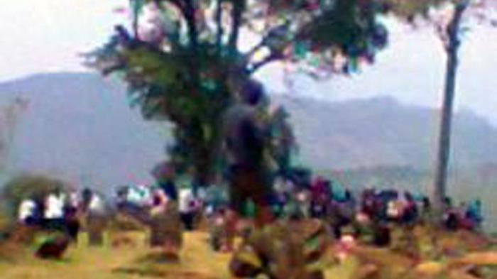 Ada Penampakan Raksasa Berbadan Hitam Di Gunung Padang