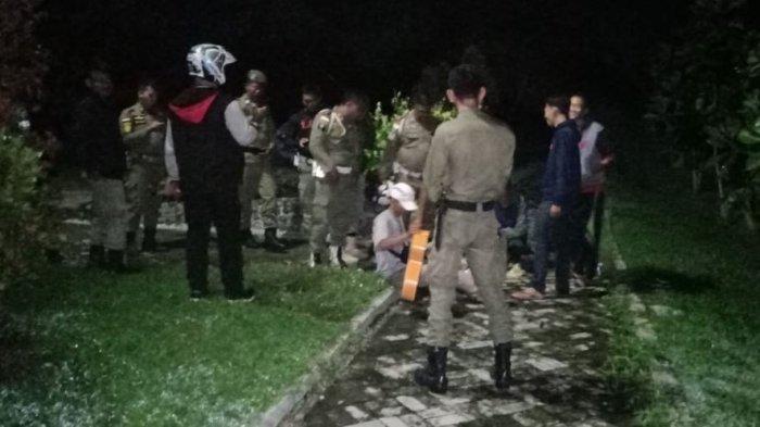 Hindari Maksiat, Pol PP Lahat Paksa Pulang Pasangan Berpacaran di Tempat Gelap
