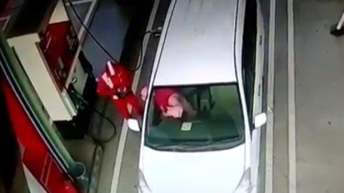 Terekam CCTV, Wanita Ngaku Dapat Kembalian Rp 10 Ribu Padahal Rp 50 Ribu, Uang Disimpan di Ketiak