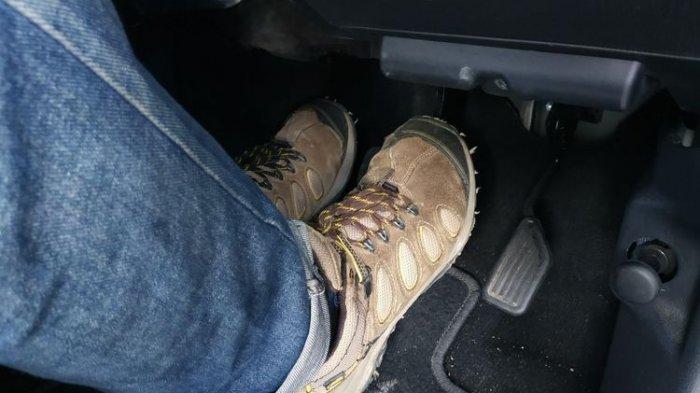 Hindari Menetralkan Transmisi Mobil Saat Turunan, Salah Satu Faktornya Sebabkan Kecelakaan