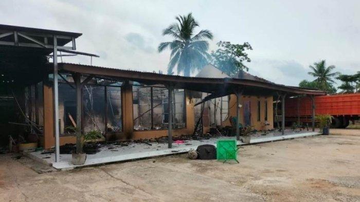 Diduga Ada Penyelewengan Bansos hingga Duel Maut Buat Warga Bakar Rumah Lurah di Lampung
