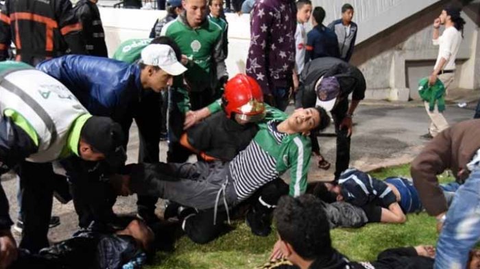 Penonton Memaksa Masuk Stadion yang Sudah Penuh Akibatnya Belasan Meninggal dan Luka