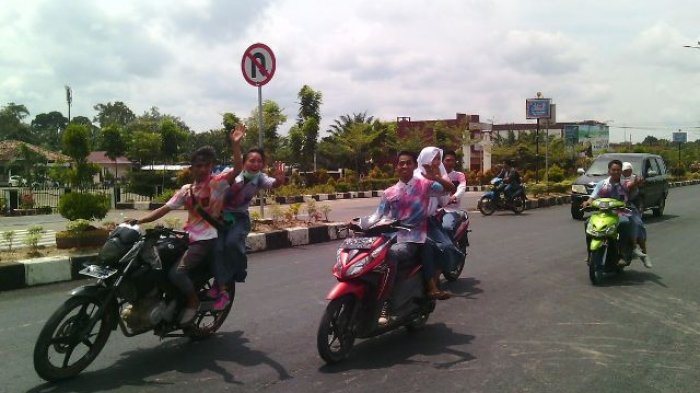 Belum Tahu Hasil Kelulusan UNBK, Pelajar di Muratara Sudah Lakukan Aksi Ini