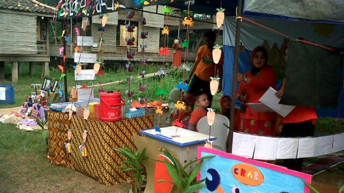 Orang Tua dan Anak Jualan Bareng di Sekolah Alam Palembang