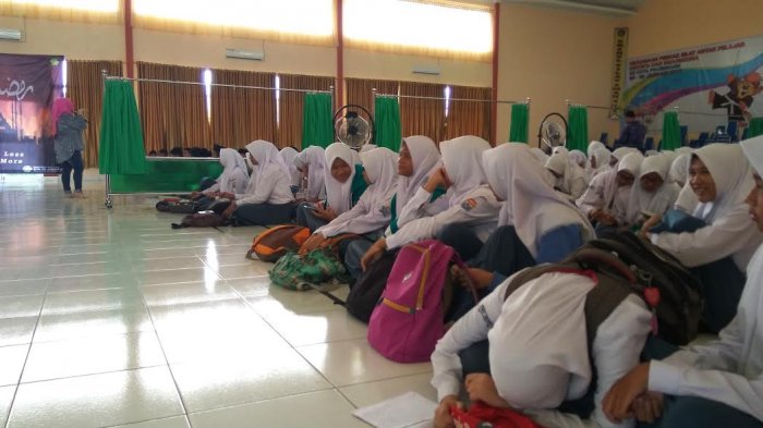 Tim Gen Mellennial datangi SMA Negeri 5