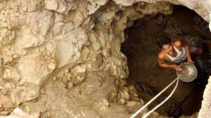 Pria Ini Gali Sumur Selama 40 Hari Setelah Istrinya Dilarang Mengambil Air