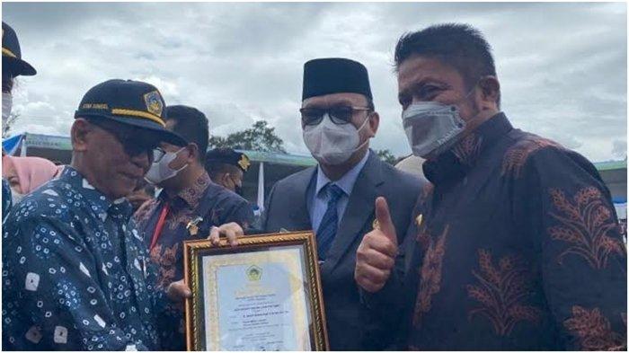 Bupati Empat Lawang Joncik Muhammad Raih Tanda Kehormatan Adhi Bhakti Tani Nelayan Pratama