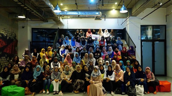 Tren Fashion 2017 akan Diwarnai Permainan Corak dan Warna Natural