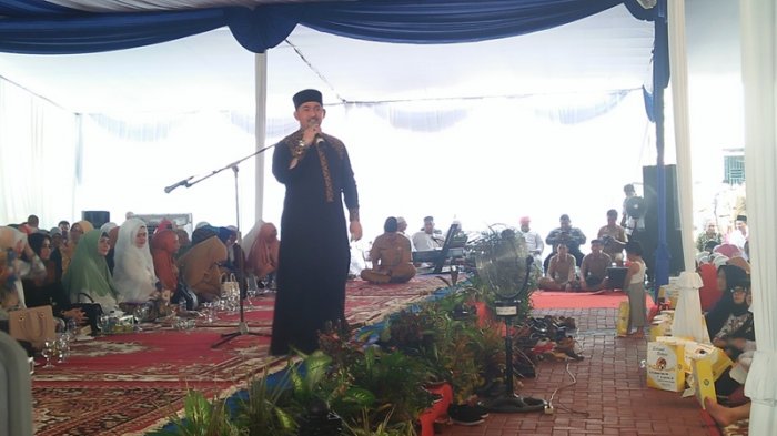 VIDEO : Di Depan Emak-emak, Ustadz Al Habsyi Nyanyikan Lagu untuk Pemimpin Tak Tahu Diri