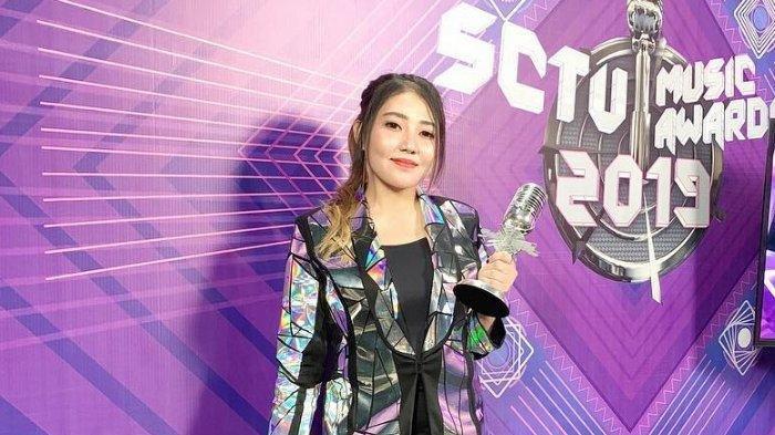 Via Vallen Dikritik Saat Pakai Busana Ala Gadis Korea, Ada yang Membandingkan dengan Ayu Ting Ting