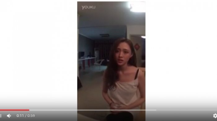 Wanita Lari Terbirit-birit Saat Live Video, Ternyata Ini Penyebabnya, Netizen Ada yang Lempar HP