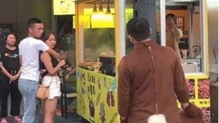 Rindu sang Pacar, Pria ini Rela Tempuh Jarak Jauh Hingga Pakai Kostum Beruang, Ternyata Diselingkuhi