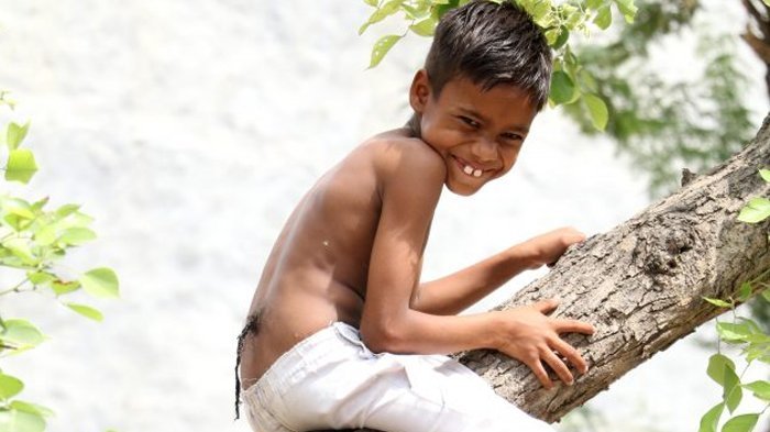 Bocah 8 Tahun Ini Dipuja Warga Desa Layaknya Dewa,Karena Ada Tanda Ini Ditubuhnya!