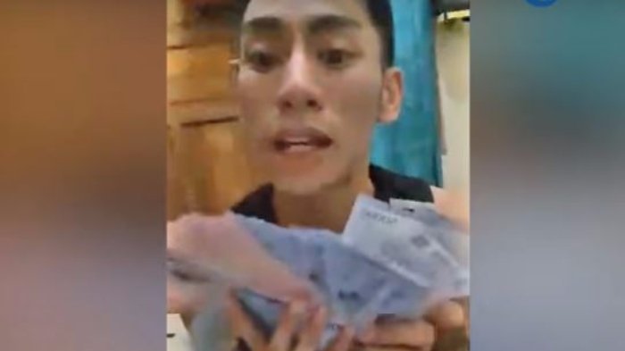 Berani Tantang Presiden Jokowi,Pria Bertato Ini Jadi Incaran Netizen Media Sosial,Siap-Siap Keciduk