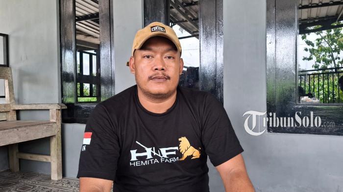 KORBAN SELINGKUH - Warseno, warga Kabupaten Sragen yang merobohkan rumah usai mengetahui istri selingkuh saat ditemui TribunSolo.com, Jumat (31/10/2025).