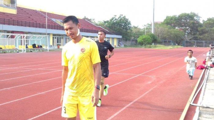 Masih Pakai Behel dan Perban, Zulkifli Syukur Hadir ke Tempat Latihan Sriwijaya FC